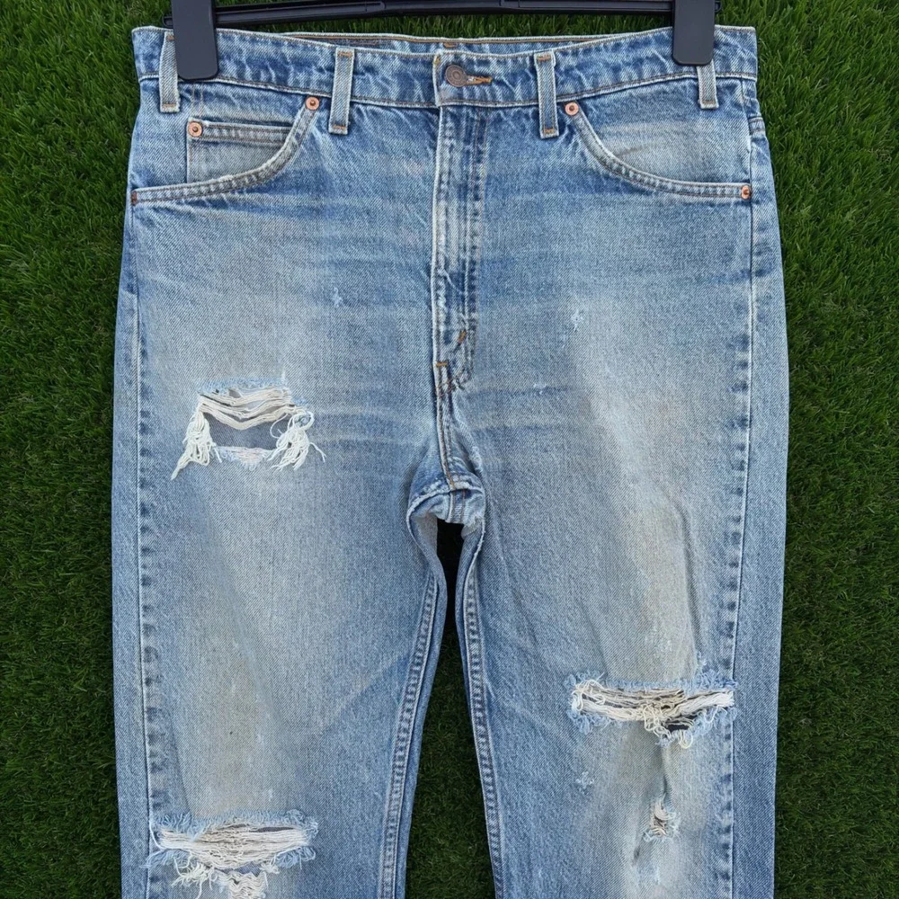 VTG Levis 505 Mens 36x33 Regular Fit Straight Distressed Light Wash Denim Jeans‎